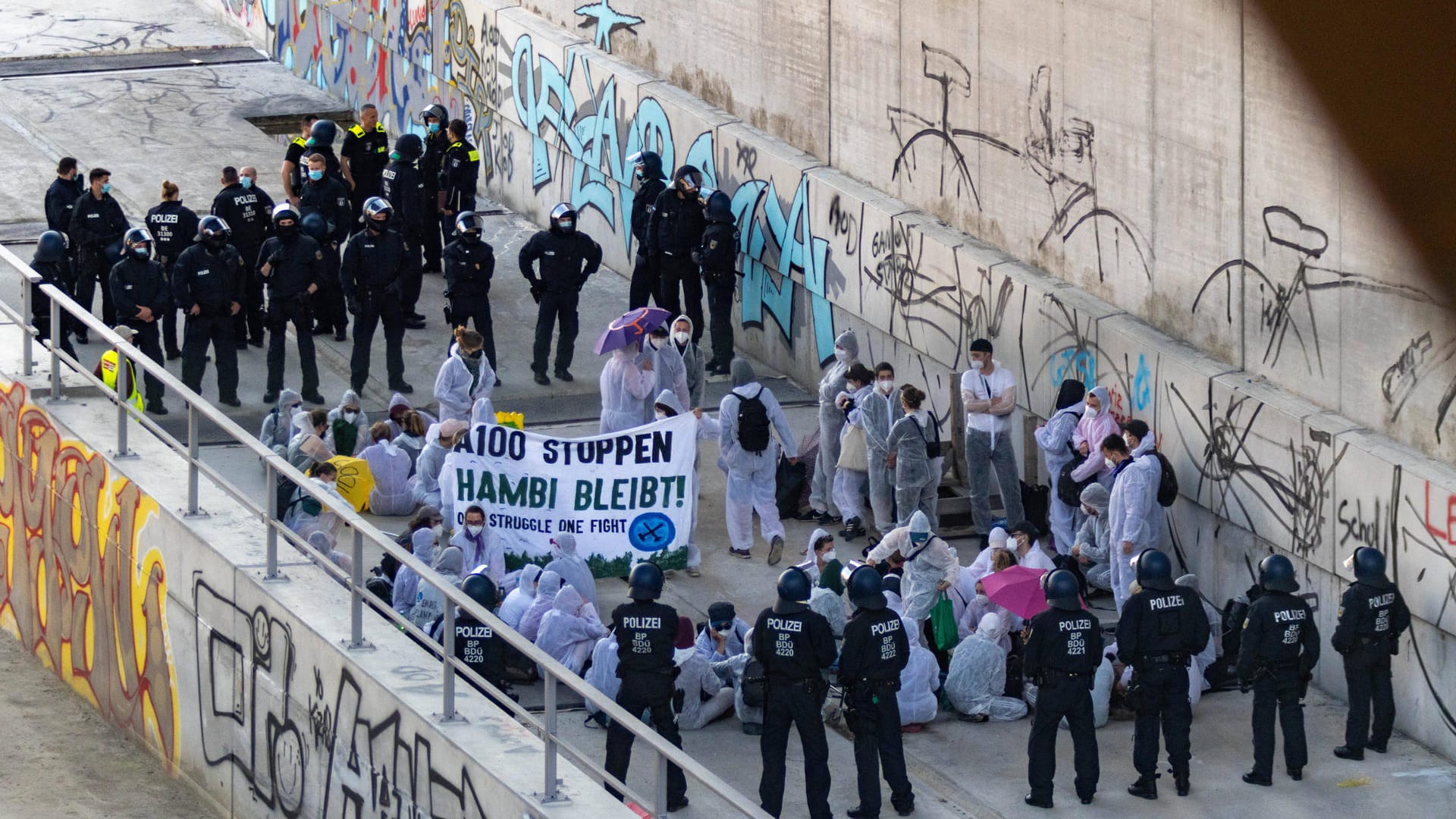 Massenaktion des Aktionsbündnis Sand im Getriebe Berlin.