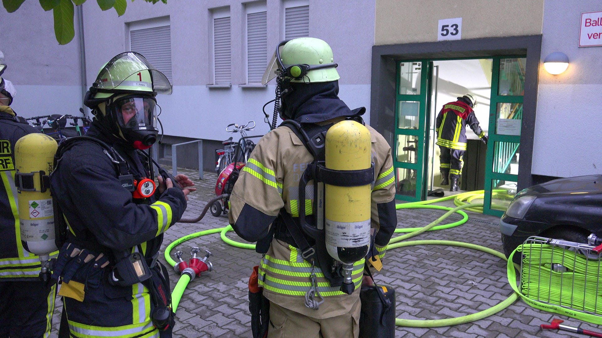 Kellerbrand in einem Mehrfamilienhaus: Ein E-Scooter brannte in einem Kellerraum.