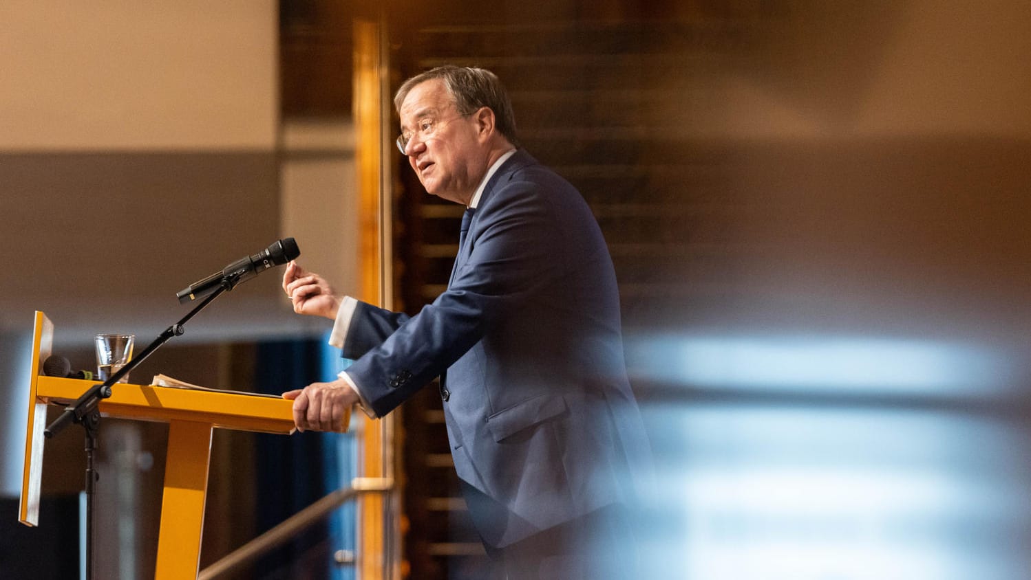 Armin Laschet spricht bei der Landesvertreterversammlung der CDU in NRW: Der CDU-Bundesvorsitzende wurde mit 232 Ja-Stimmen auf Platz eins der Landesliste gewählt. Armin Laschet spricht bei der Landesvertreterversammlung der CDU in NRW: Der CDU-Bundesvorsitzende wurde mit 232 Ja-Stimmen auf Platz eins der Landesliste gewählt.