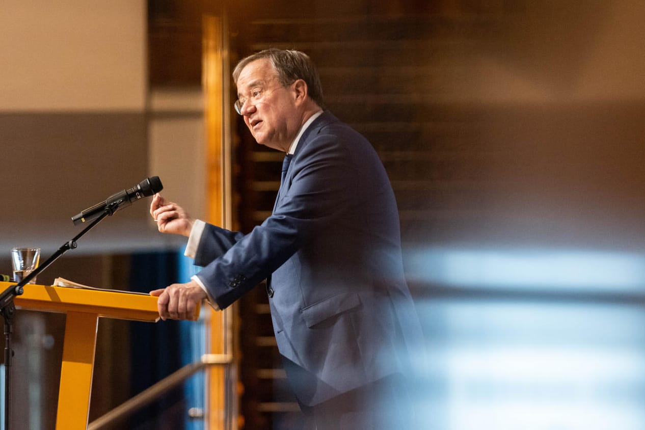 Armin Laschet spricht bei der Landesvertreterversammlung der CDU in NRW: Der CDU-Bundesvorsitzende wurde mit 232 Ja-Stimmen auf Platz eins der Landesliste gewählt.