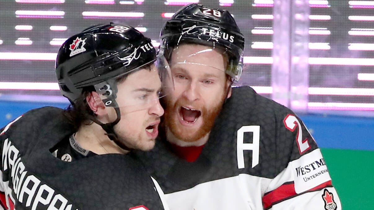 Andrew Mangiapane und Connor Brown (r.): Die Kanadier können sich über den Einzug ins Finale freuen.