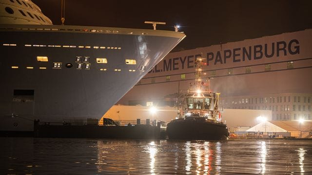 Kreuzfahrtschiff an der Meyer-Werft (Archivbild): Die Werft steckt in der Krise.