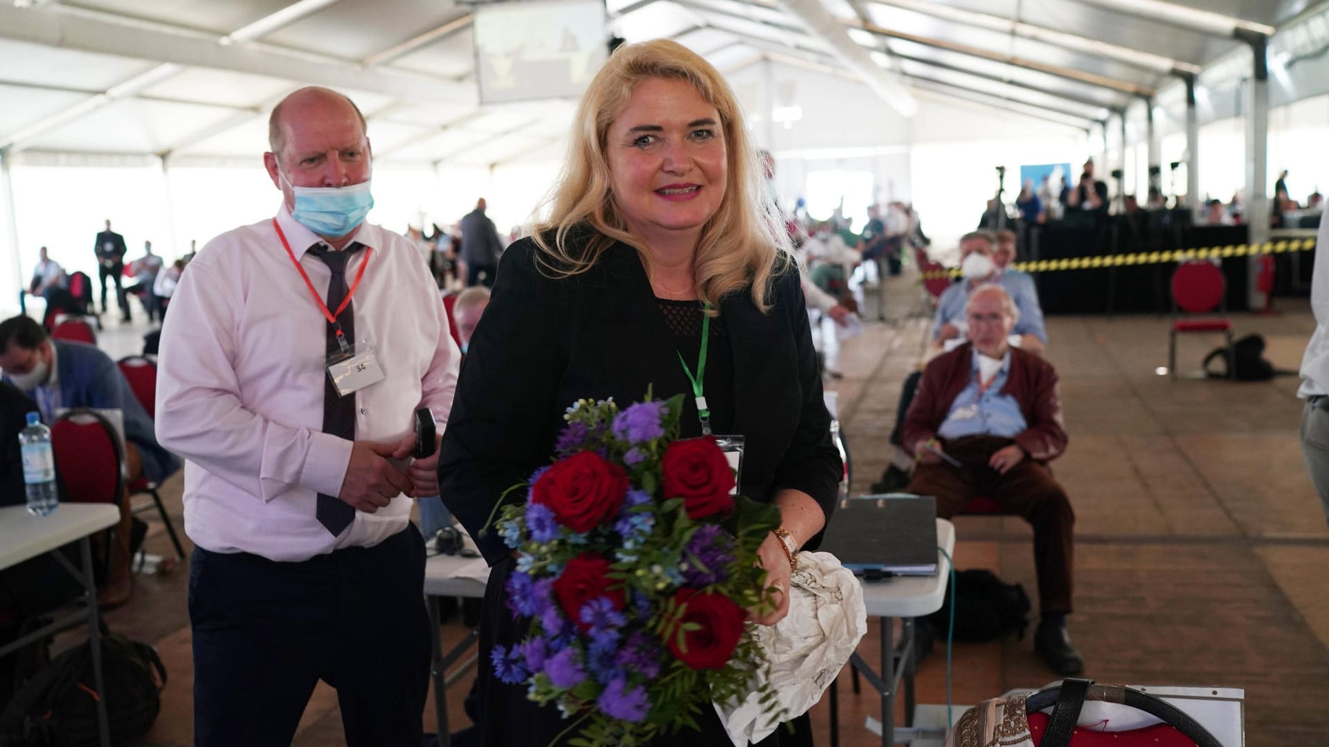Afd Parteitag in Biesdorf im Festzelt: Kristin Brinker wurde zur Spitzenkandidatin gewählt.