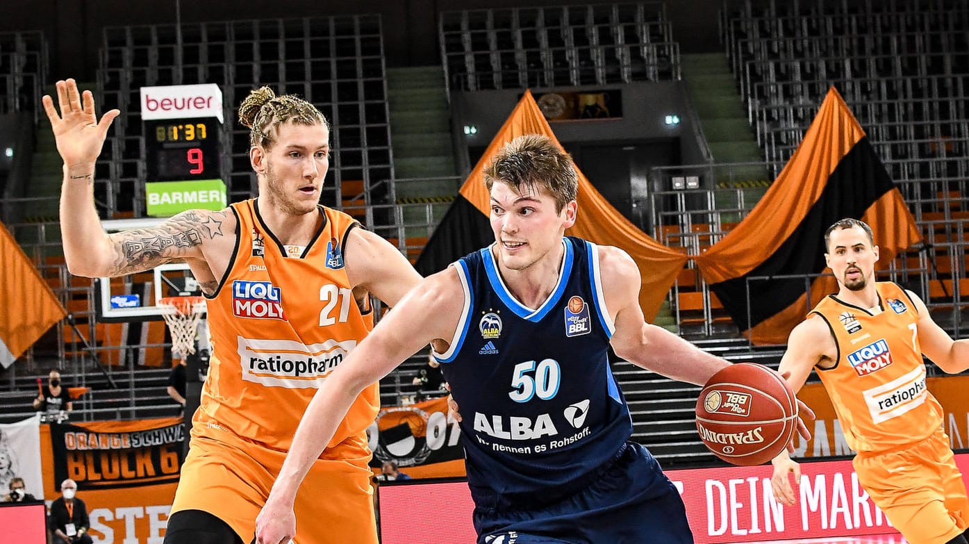 Ben Lammers (re.): Der Center spielt mit Alba Berlin um die Deutsche Meisterschaft.