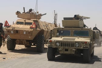 Afghanische Soldaten bei einem Einsatz gegen Taliban im Norden des Landes: Wieviel Unterstützung sie noch von Nato-Truppen bekommen, ist unklar.