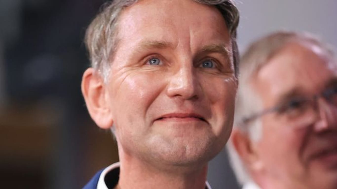 Björn Höcke gestikuliert