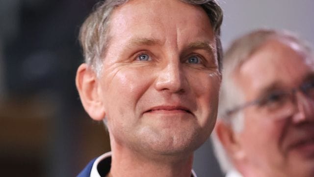 Björn Höcke gestikuliert