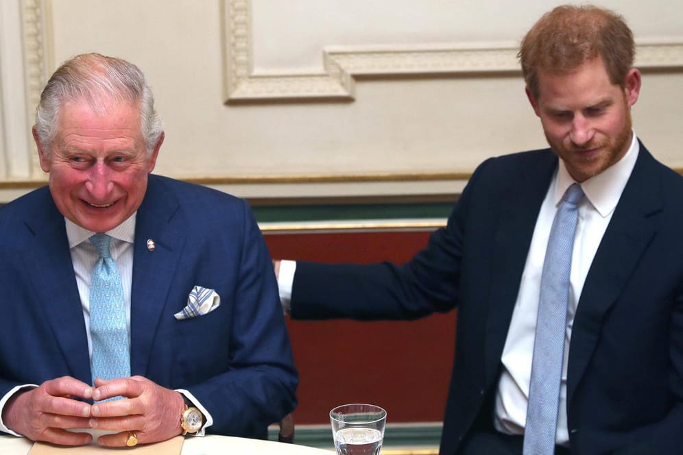 Prinz Charles und sein Sohn Prinz Harry: Das Verhältnis von Vater und Sohn ist angespannt.