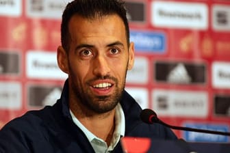 Der Kapitän der Spanier wurde positiv auf das Corona-Virus getestet: Sergio Busquets bei einer Pressekonferenz.