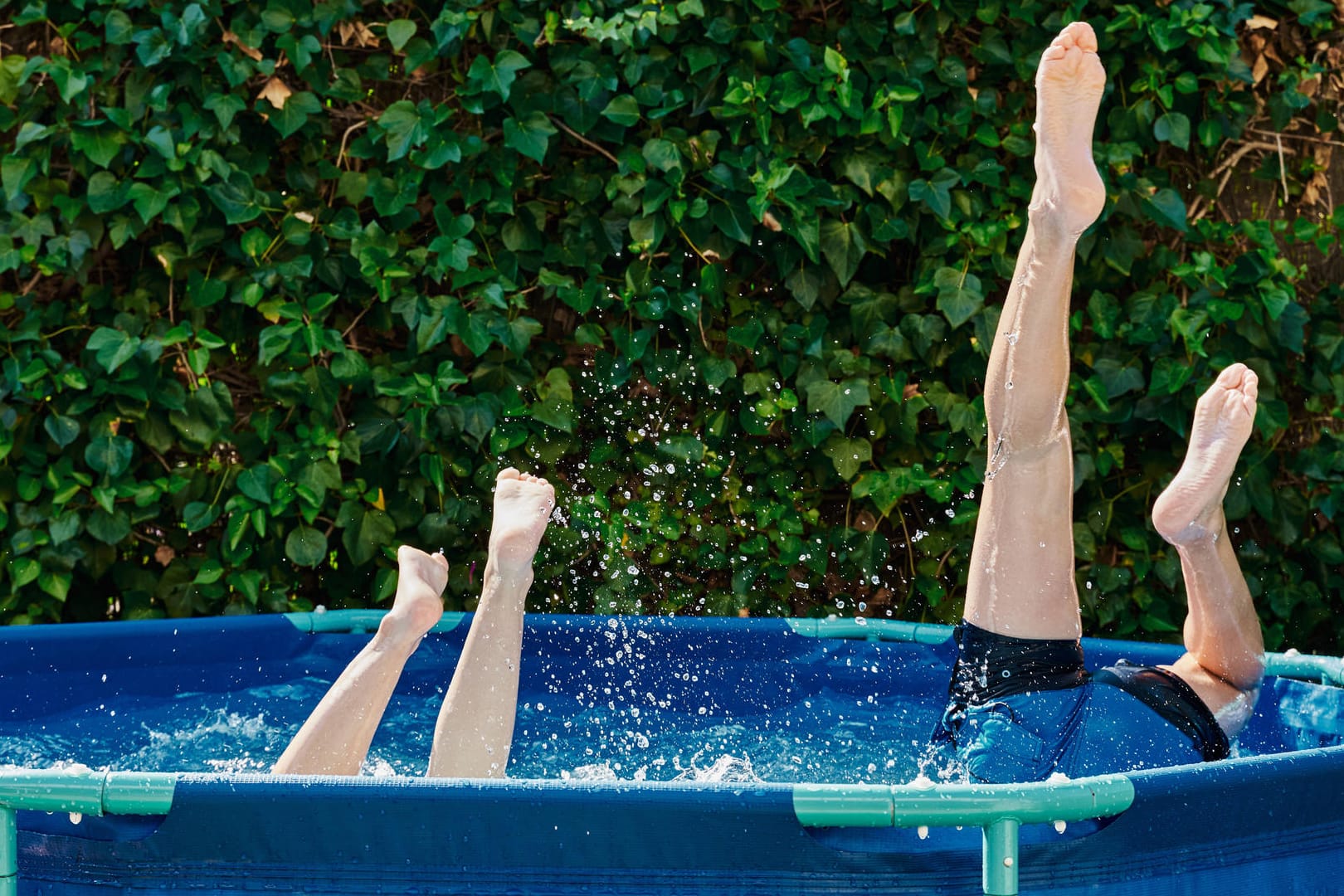 Pool im Garten: Damit das Badevergnügen klappt, ist einiges zu beachten.