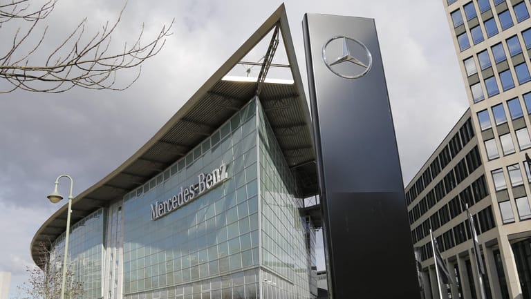 Mercedes-Benz-Niederlassung in Berlin (Symbolbild): Drei europäische Niederlassungen könnten bald verkauft sein.