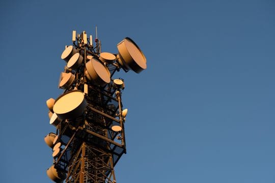 Funkmast: Immer weniger Menschen das 3G-Mobilfunknetz.