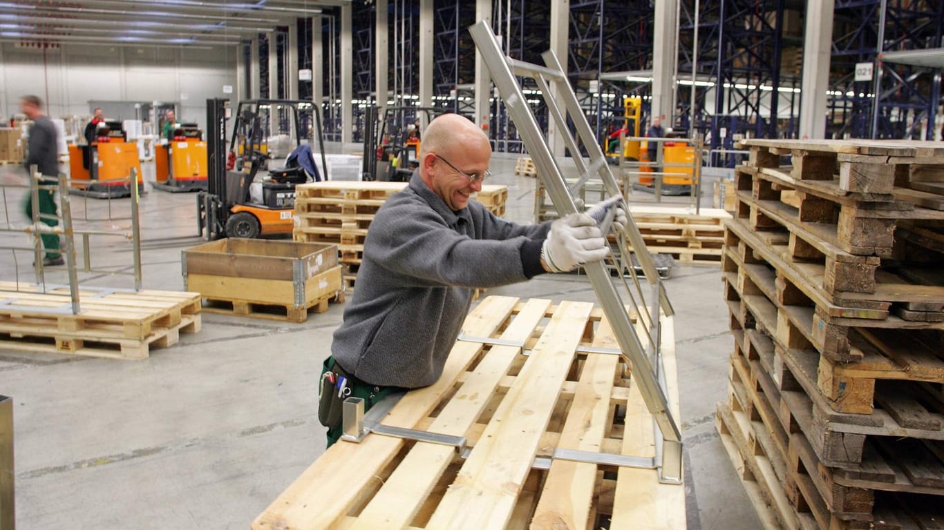Güterverteilzentrum der Firma IKEA (Symbolbild): Zahlreiche Möbelhäuser sind von den Lieferengpässen in der Vorproduktion betroffen.