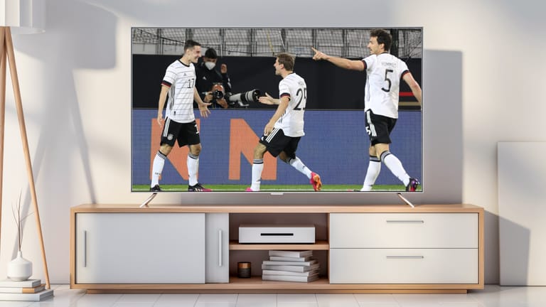 Passend zur kommenden Fußball-EM ist heute unter anderem ein riesiger Smart-TV von Samsung im Angebot.