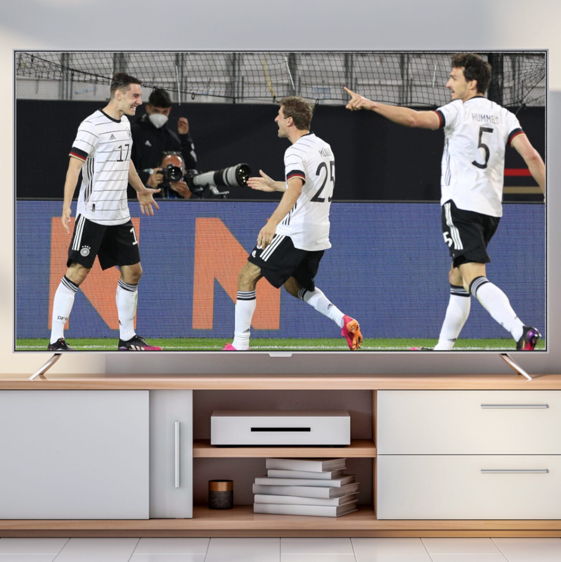 Fußball-EM 2021 Riesiger Samsung-Fernseher jetzt zum Schnäppchenpreis