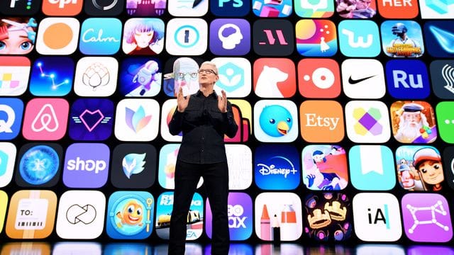 Apple-Chef Tim Cook eröffnet die Online-Entwicklerkonferenz WWDC aus dem Apple Park in Cupertino. Apple-Chef Tim Cook eröffnet die Online-Entwicklerkonferenz WWDC aus dem Apple Park in Cupertino.