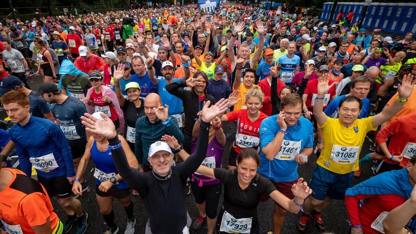 Läufer vor dem Start des Berlin-Marathons 2019 (Archivbild): Am 26. September könnte der Lauf wieder stattfinden.