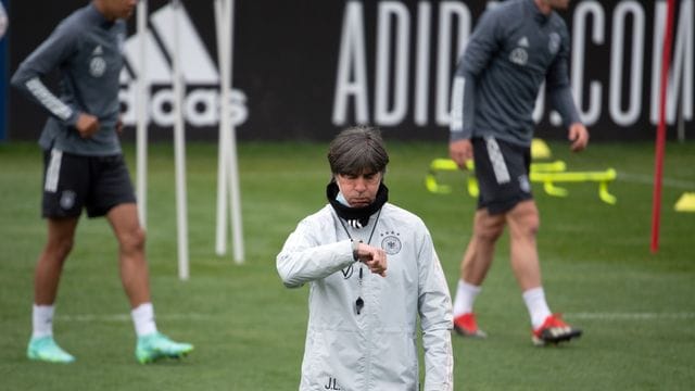 Der EM-Test der DFB-Elf soll trotz eines Coronafalls bei Gegner Lettland stattfinden. Der EM-Test der DFB-Elf soll trotz eines Coronafalls bei Gegner Lettland stattfinden.