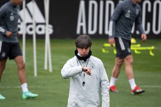 Der EM-Test der DFB-Elf soll trotz eines Coronafalls bei Gegner Lettland stattfinden.