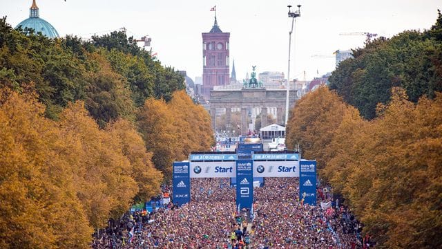 Tausende Läufer starten zum BMW Berlin-Marathon Tausende Läufer starten zum BMW Berlin-Marathon