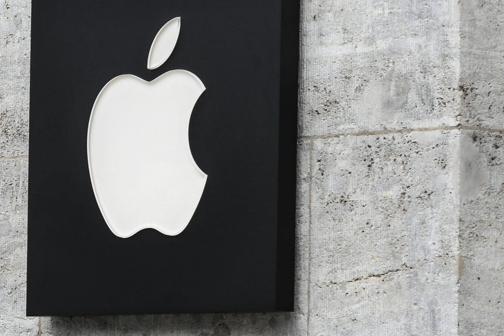 Apple-Logo an einem Apple-Store in Berlin: Das Unternehmen soll eine Millionensumme nach Nacktbildpanne gezahlt haben