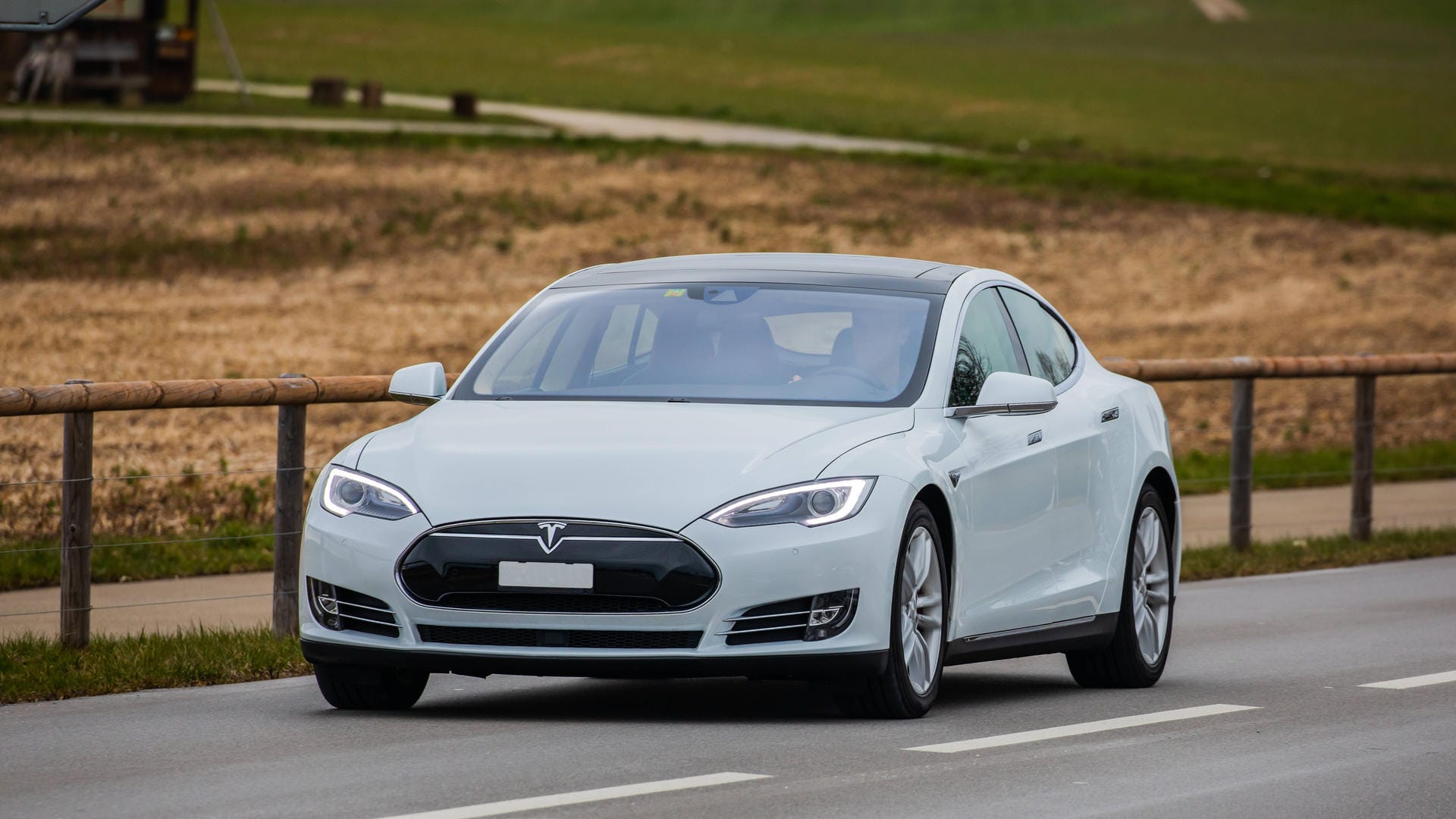 Tesla Modell S: Weil das Basismodell gut genug ist, wird eine noch bessere Variante nicht weiter verfolgt. Tesla Modell S: Weil das Basismodell gut genug ist, wird eine noch bessere Variante nicht weiter verfolgt.