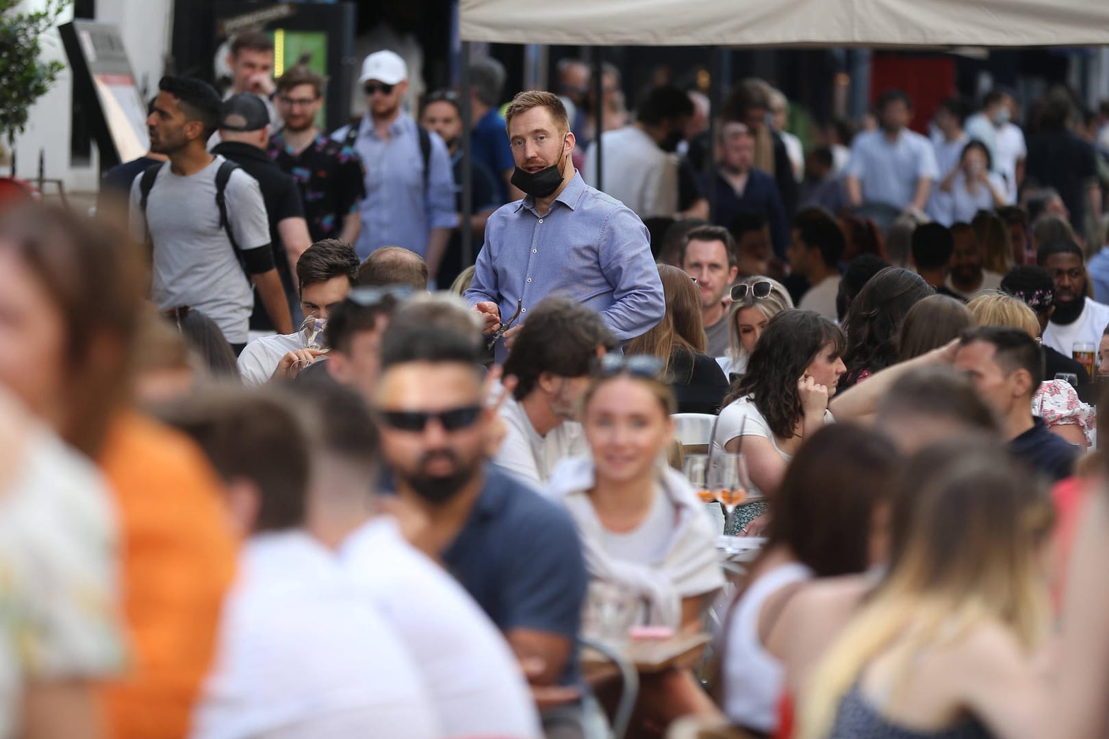 Außenbereich von Restaurants und Cafés in London: In Großbritannien hat die Delta-Variante des Coronavirus die Oberhand gewonnen.