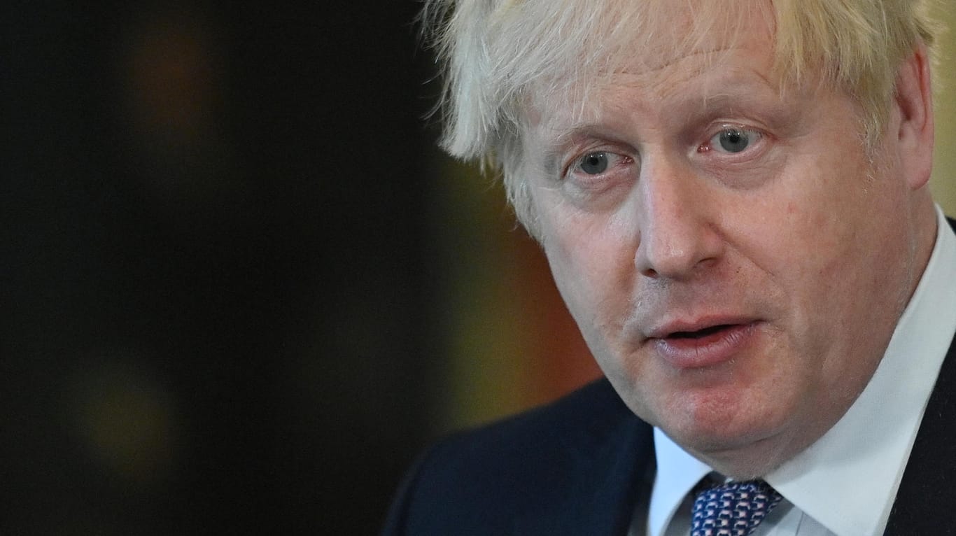 Boris Johnson beim Besuch des Nato-Generalsekretärs Jens Stoltenberg in London: Die britische Regierung prüft, ob sie ihren Öffnungsplan verschieben soll.