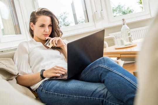 Komisch, da geht es rauf und runter: Bei extrem oder häufig schwankenden Preisen ist klar, dass der Händler mit sogenannten dynamischen Preisen arbeitet.