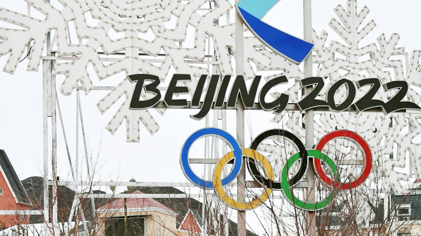 Das offizielle Logo der Winterspiele 2022 in Peking: Wie US-Außenminister Antony Blinken bestätigte, führen die USA Gespräche über einen möglichen Boykott der Olympiade in China.