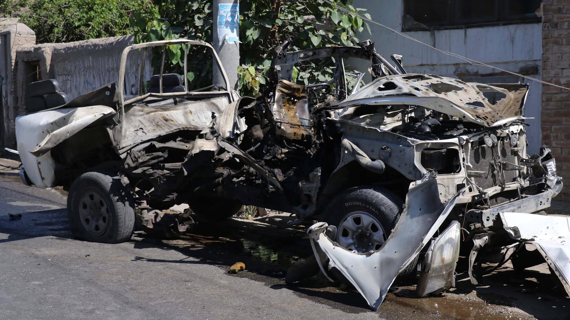 Zerstörtes Auto: Die Bombenanschläge in Afghanistan nehmen wieder zu.