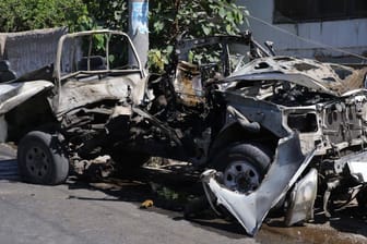 Zerstörtes Auto: Die Bombenanschläge in Afghanistan nehmen wieder zu.