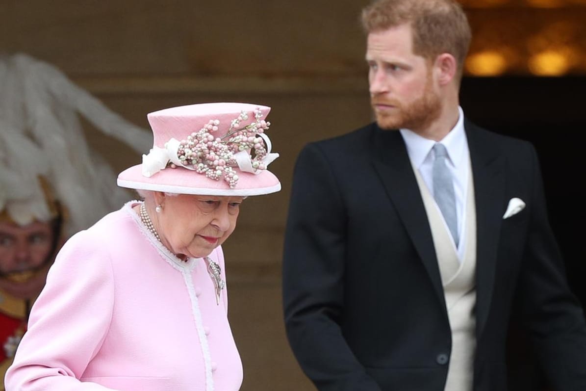 Königin Elizabeth II. und Prinz Harry: Im Juli soll es zu einer Aussprache kommen.