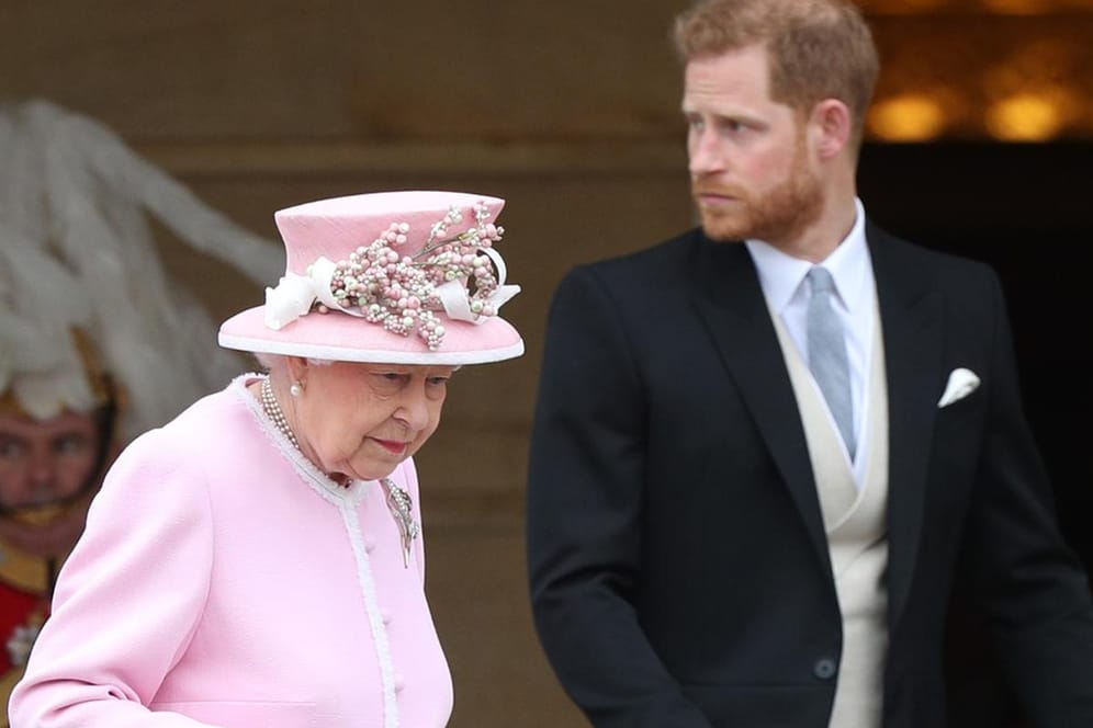 Königin Elizabeth II. und Prinz Harry: Im Juli soll es zu einer Aussprache kommen.