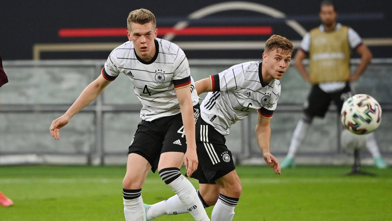 Matthias Ginter und Joshua Kimmich: Beide können auf der Rechtsverteidigerposition spielen.