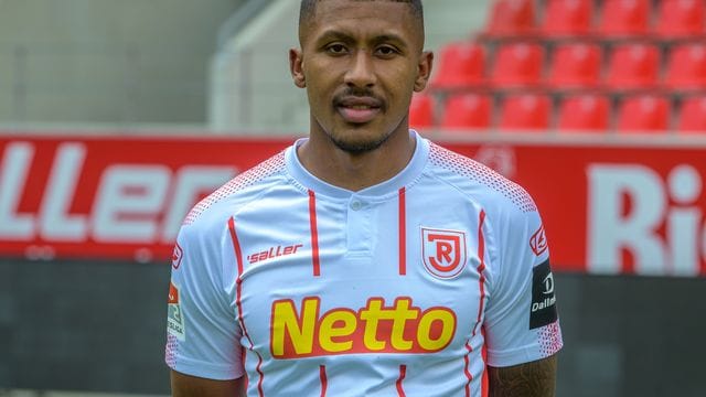 Florian Heister im Trikot des SSV Jahn Regensburg (Archivbild): Er wechselt nach Köln.