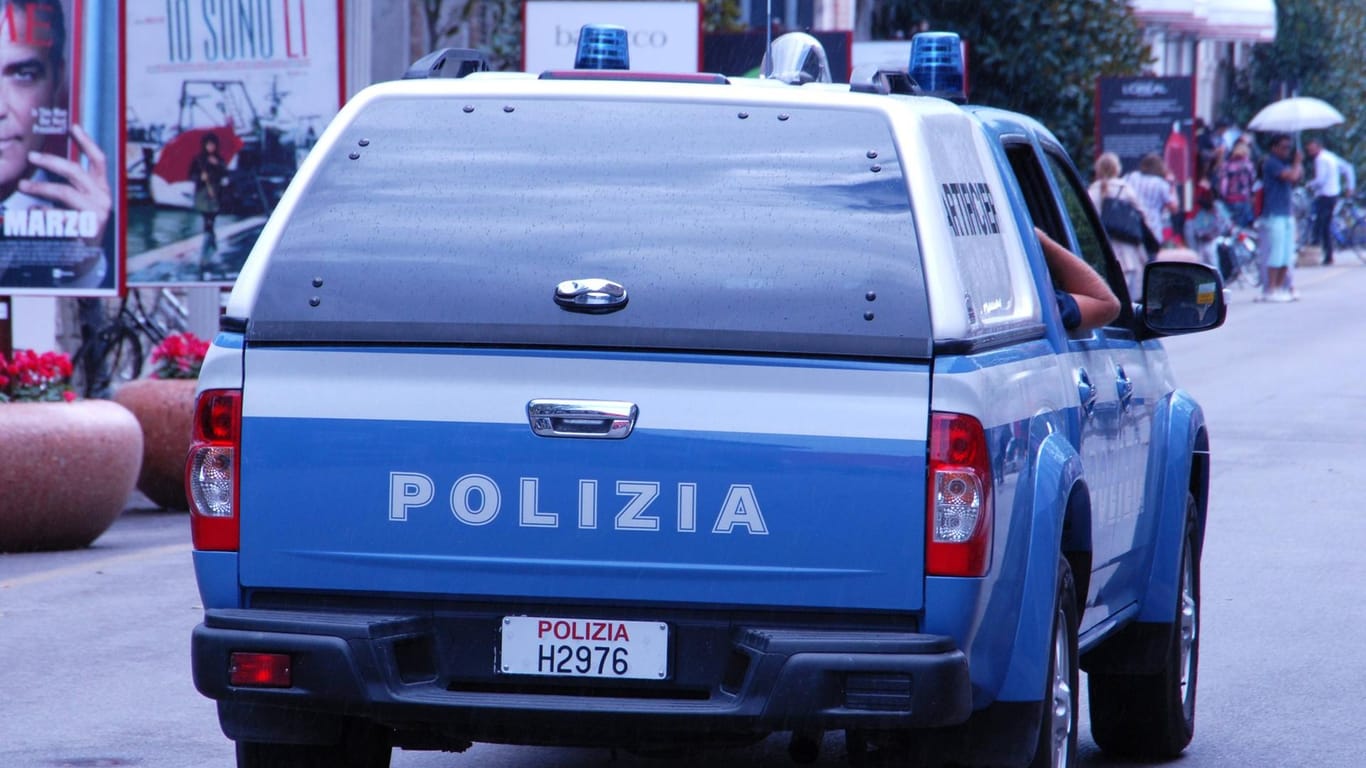 Italienische Polizei: Die Frau konnte einen Passanten ansprechen, der die Polizei alarmierte (Symbolbild).