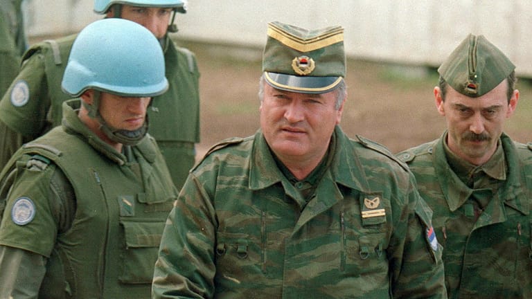 Bosnisch-serbischer General Ratko Mladic (Archivbild vom April 1993): Unter seinem Befehl wurden schlimmste Kriegsverbrechen im Jugoslawien-Krieg begangen.
