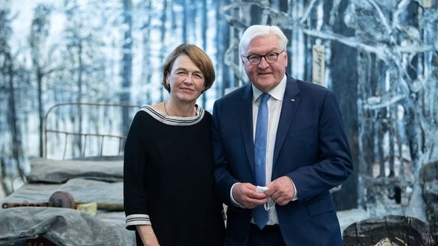 Bundespräsident Frank-Walter Steinmeier und seine Frau Elke Büdenbender bei der Eröffnung der Schau "Diversity United". Bundespräsident Frank-Walter Steinmeier und seine Frau Elke Büdenbender bei der Eröffnung der Schau "Diversity United".
