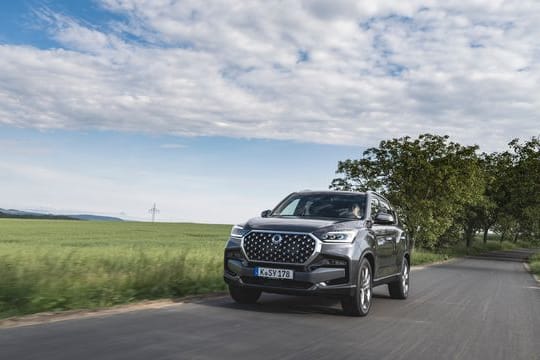 Frischer Wind: Ssangyong hat sein Topmodell Rexton überarbeitet und dem SUV unter anderem mehr Leistung und eine chromglänzende Front spendiert.