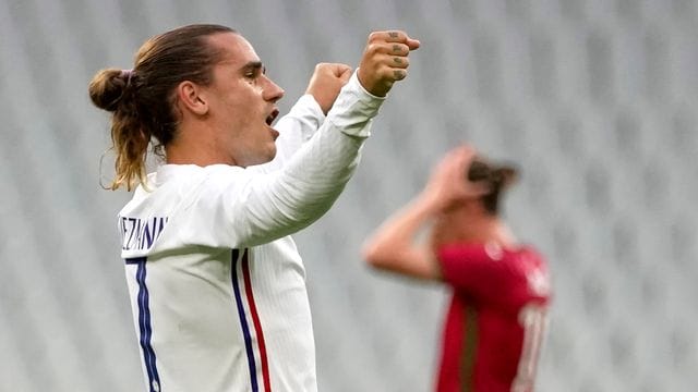 Traf bei Frankreichs Sieg gegen Bulgarien per Fallrückziehen: Antoine Griezmann (l). Traf bei Frankreichs Sieg gegen Bulgarien per Fallrückziehen: Antoine Griezmann (l).