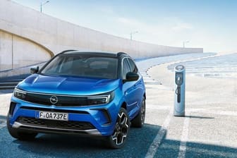 Opel spendiert dem Grandland das neue Familiengesicht.