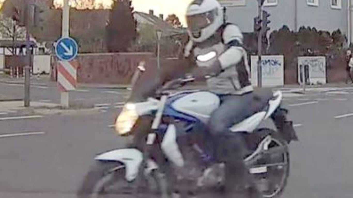 Der Gesuchte auf seinem Motorrad: Er fährt eine Suzuki Gladius 650 Modelljahr 2009.