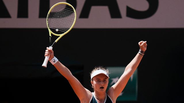 Die Tschechin Barbora Krejcikova jubelt, sie steht in Paris im Halbfinale.