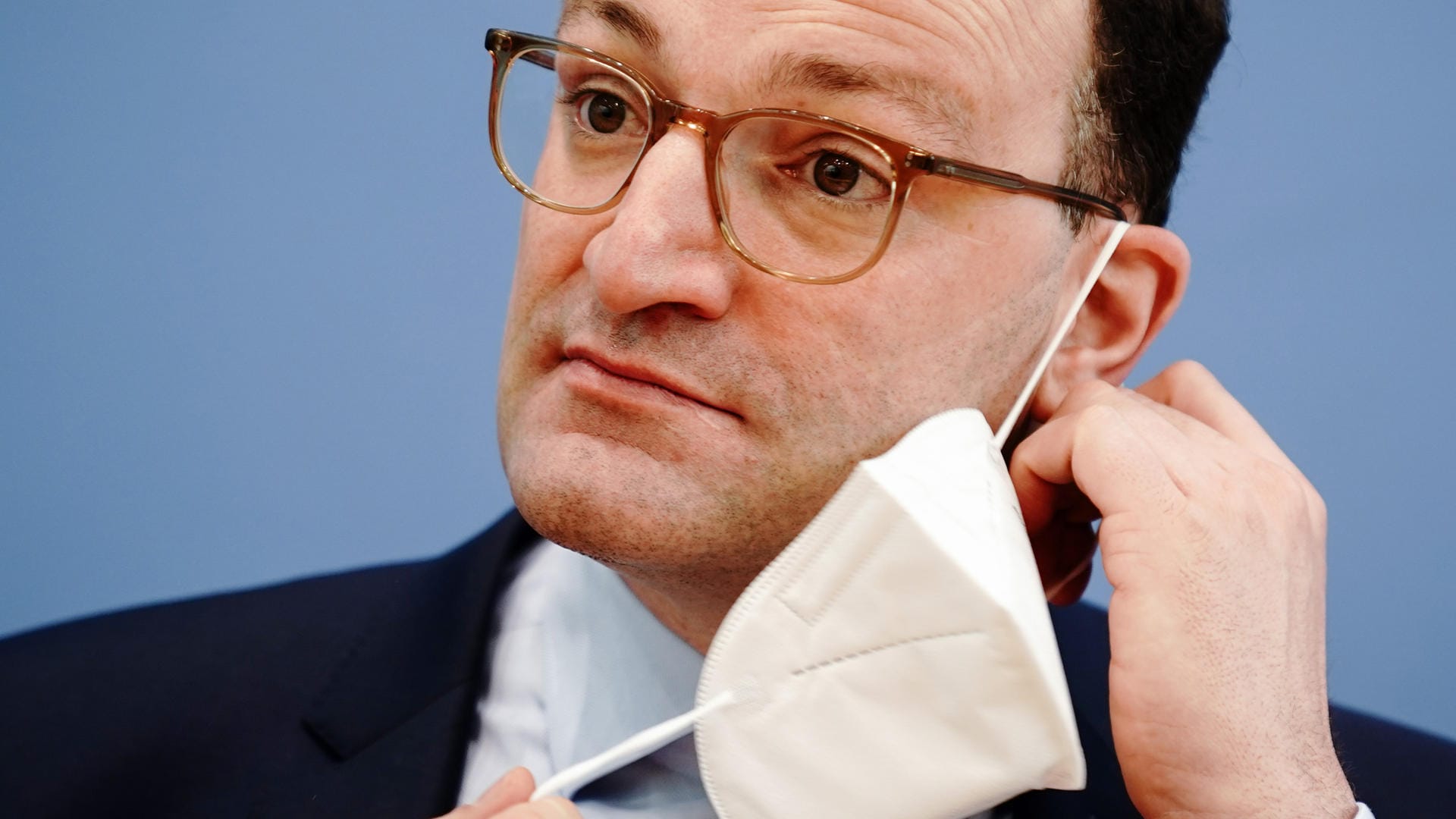 Jens Spahn vor einer Pressekonferenz in Berlin: Dem Bundesgesundheitsminister werden Fehler in der Beschaffung und Verteilung von Corona-Schutzmasken vorgeworfen (Archivfoto).