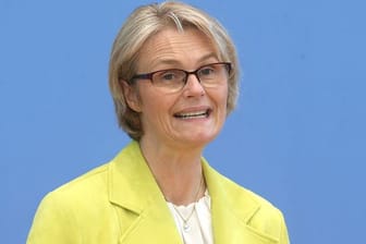 Anja Karliczek (CDU) spricht: Die Bildungsministerin hat die Preise verliehen.
