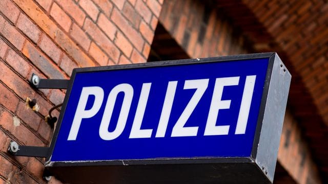 Schriftzug "Polizei" Schriftzug "Polizei"