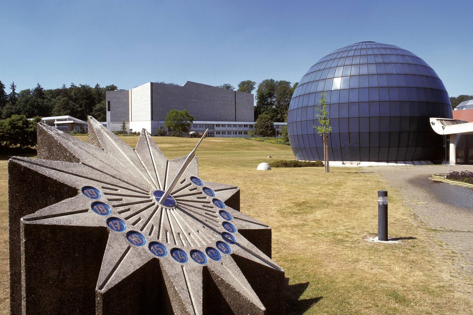 Das Planetarium in Wolfsburg (Archivbild): In Niedersachsen wird eine partielle Sonnenfnsternis zu sehen sein.