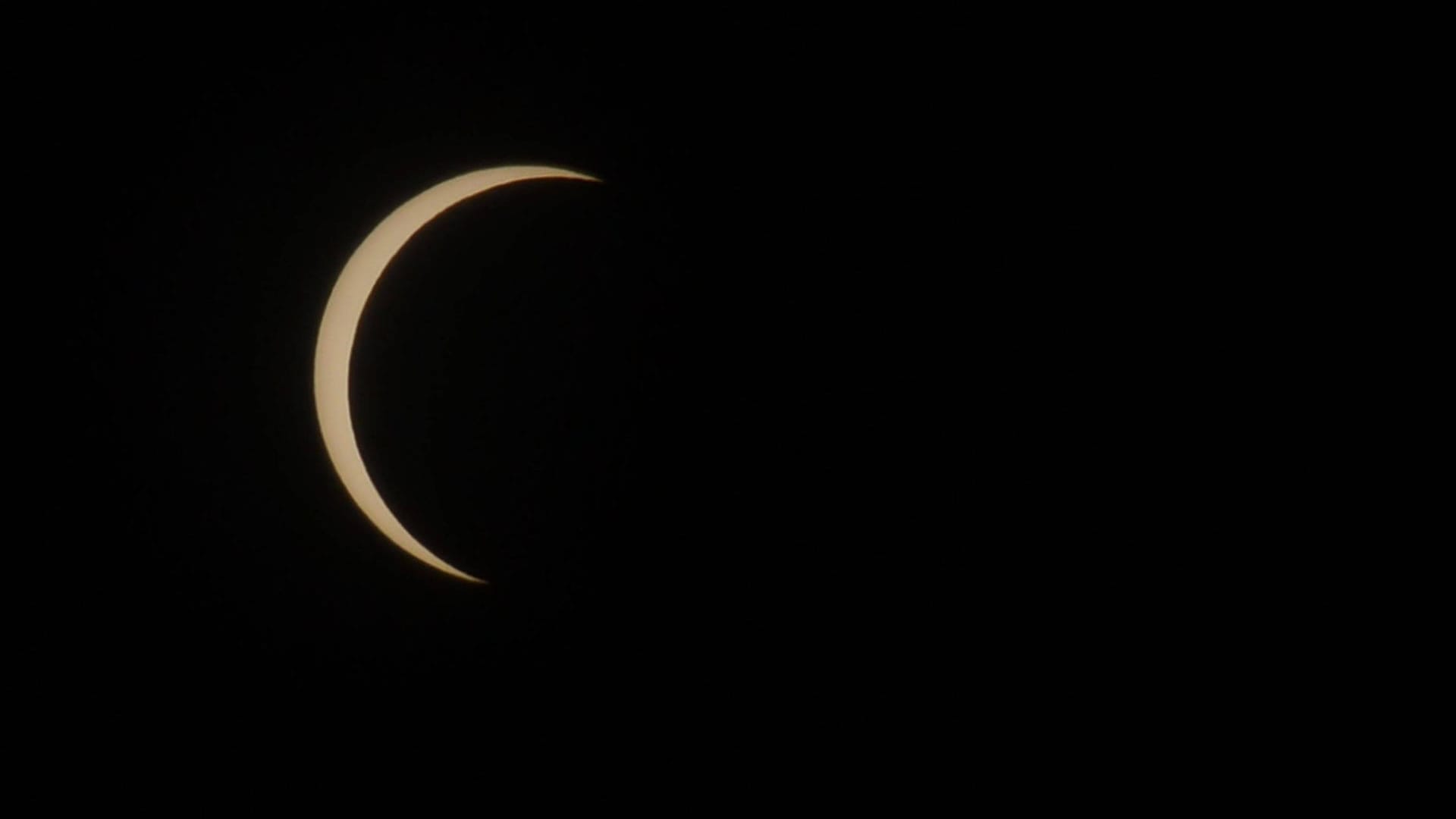 Eine Sonnenfinsternis (Symbolbild): Zwischen 11 Uhr und 13:20 Uhr werden verschiedene Live-Streams im Rahmen der Sonnenfinsternis angeboten.