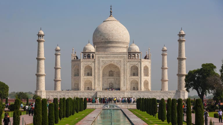 Taj Mahal: Großmogul Shah Jahan ließ das weltbekannte Bauwerk für seine große Liebe Mumtaz Mahal errichten. Sie soll der Legende zufolge zur Erfindung des Biryani beigetragen haben.